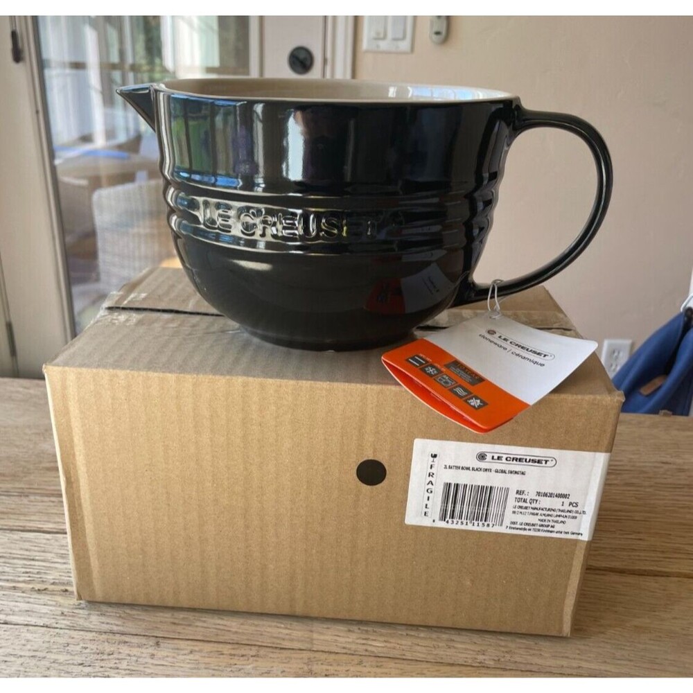 Le Creuset Stoneware Batter Mixing Bowl 2 qt Onyx Black NEW